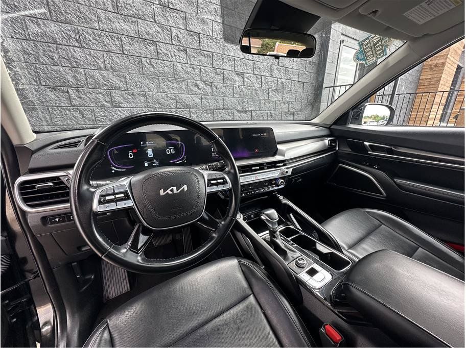 Used 2025 Kia Telluride S AWD/4WD image 2