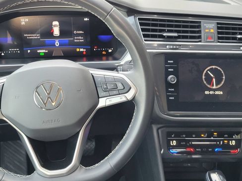 Used 2024 Volkswagen Tiguan SE FWD image 16