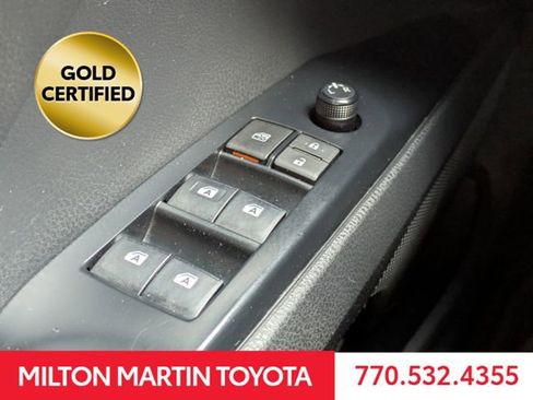 Certified 2020 Toyota Camry SE image 23