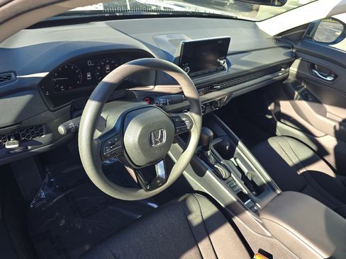 Used 2023 Honda Accord EX image 9