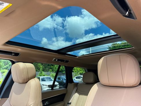 Certified 2024 Land Rover Range Rover SE image 14