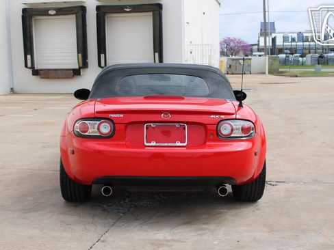 Used 2006 MAZDA MX-5 Miata Sport RWD image 4