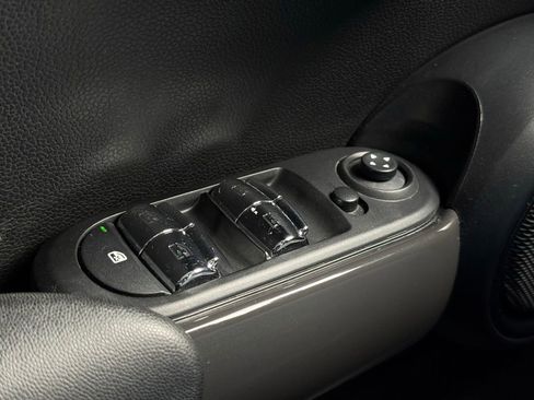 Used 2017 MINI Cooper 4-Door Hardtop image 17