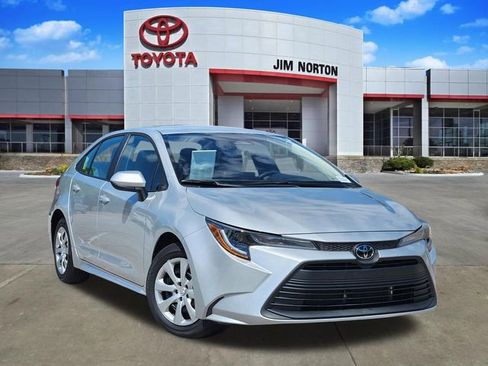 Used 2026 Toyota Corolla LE FWD image 1
