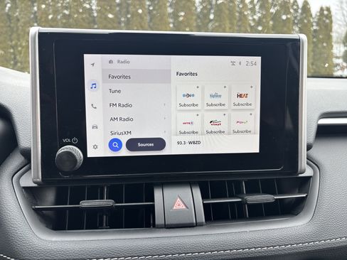 Certified 2025 Toyota RAV4 XLE image 28