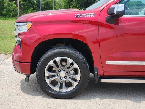 Used 2023 Chevrolet Silverado 1500 High Country w/ Technology Package AWD/4WD image 8