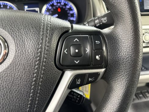 Used 2019 Toyota Highlander LE image 36