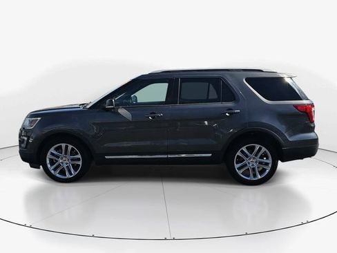 Used 2017 Ford Explorer XLT w/ Equipment Group 202A image 6