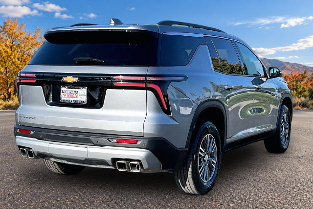 Used 2025 Chevrolet Traverse LT FWD image 6