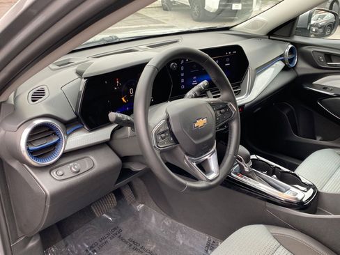 Used 2025 Chevrolet Trax LT image 34