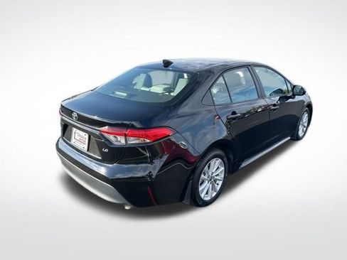 Used 2024 Toyota Corolla LE w/ LE Convenience Package image 6
