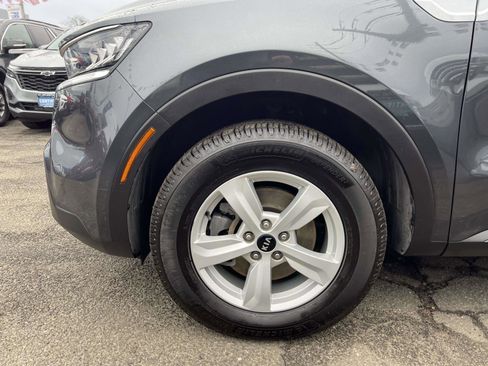 Used 2021 Kia Sorento LX image 5