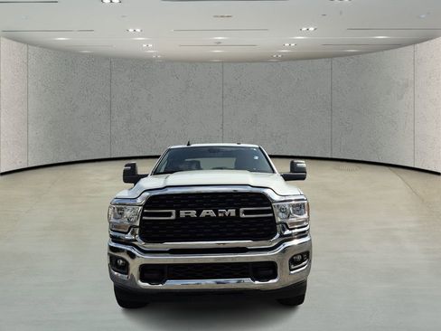 Used 2024 RAM 2500 Big Horn AWD/4WD image 2