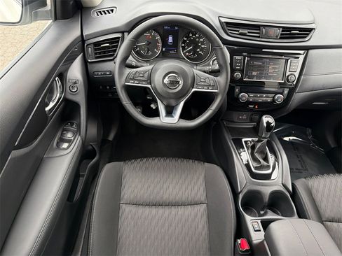 Used 2019 Nissan Rogue SV image 22