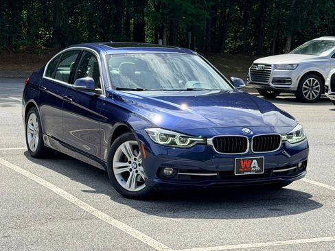Used 2017 BMW 330i xDrive Sedan AWD/4WD image 4