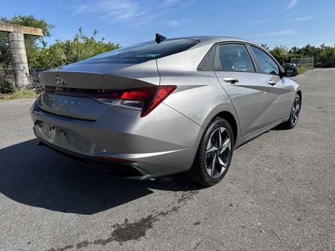 Used 2023 Hyundai Elantra SEL w/ Convenience Package FWD image 6
