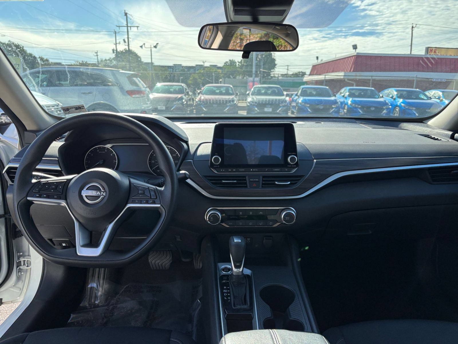 Used 2025 Nissan Altima 2.5 SV FWD image 33