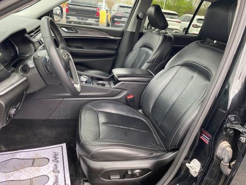 Used 2023 Jeep Grand Cherokee Limited AWD/4WD image 16