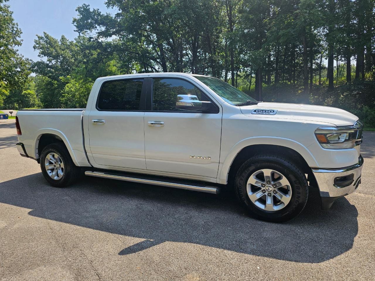 Used 2019 RAM 1500 Laramie AWD/4WD image 2