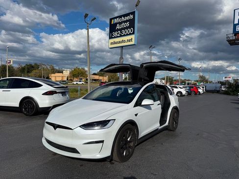 Used 2023 Tesla Model X image 1
