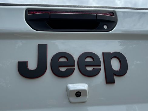 Used 2022 Jeep Gladiator Rubicon w/ LED Lighting Group AWD/4WD image 39
