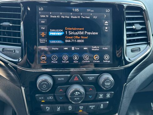 Used 2020 Jeep Grand Cherokee Altitude image 9