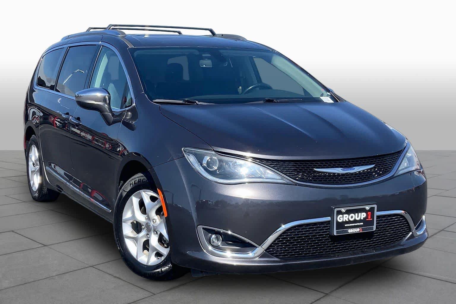 Used 2020 Chrysler Pacifica Limited FWD image 3