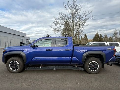 Used 2024 Toyota Tacoma TRD Off-Road image 2