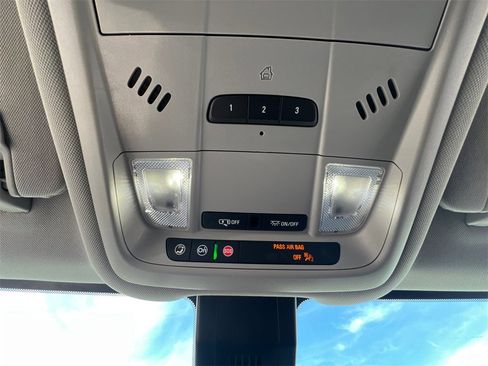 Used 2024 GMC Terrain SLT image 27