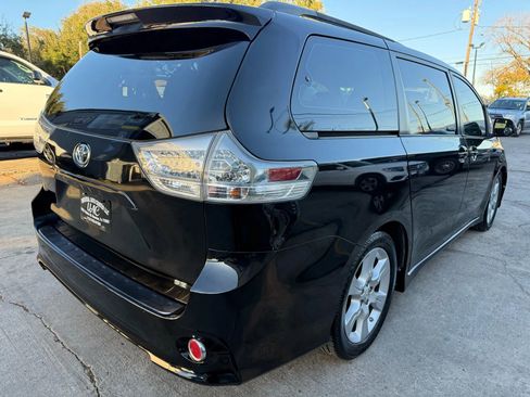 Used 2011 Toyota Sienna SE w/ Preferred Pkg image 7