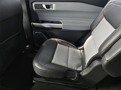 Used 2022 Ford Explorer XLT w/ Equipment Group 202A image 15
