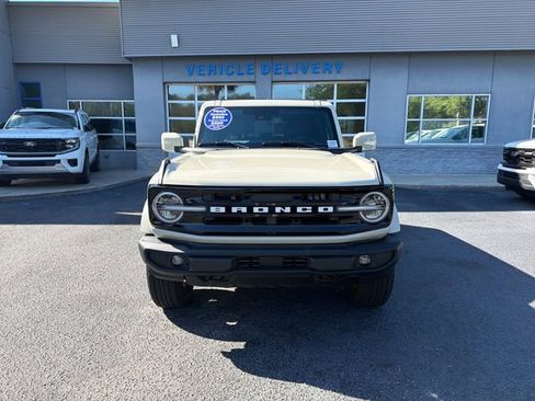 Certified 2025 Ford Bronco Outer Banks AWD/4WD image 2