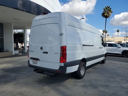 Used 2019 Freightliner Sprinter 3500 image 4