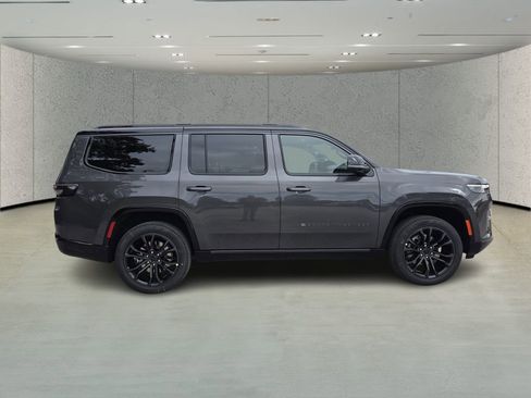 New 2026 Jeep Grand Wagoneer Summit w/ Premium Group III image 3