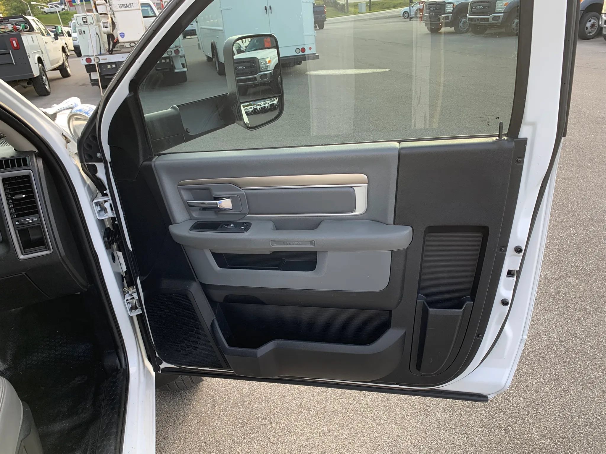 Used 2018 RAM 5500 Tradesman w/ Power & Remote Entry Group AWD/4WD image 22