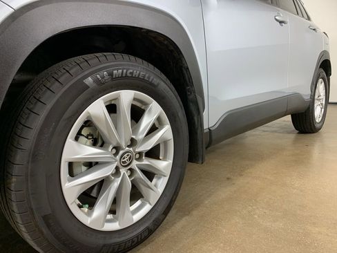 Used 2024 Toyota Corolla Cross LE w/ Moonroof Package FWD image 2
