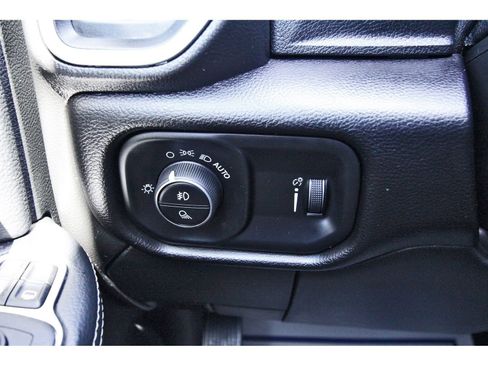 Used 2024 RAM 2500 Big Horn w/ Sport Appearance Package image 19