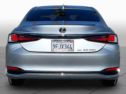Certified 2023 Lexus ES 250 w/ Premium Package AWD/4WD image 4