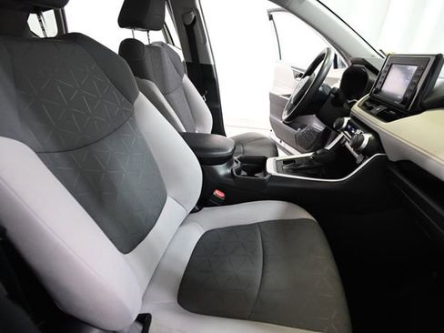 Used 2021 Toyota RAV4 XLE AWD/4WD image 24