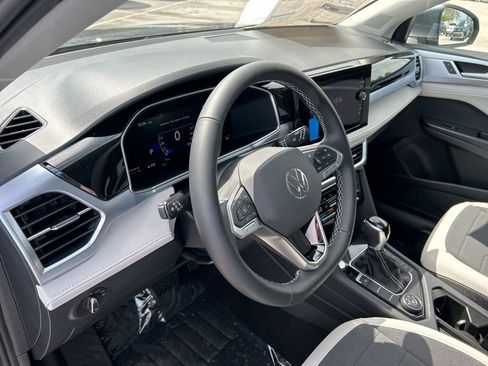 Used 2025 Volkswagen Taos SE image 16