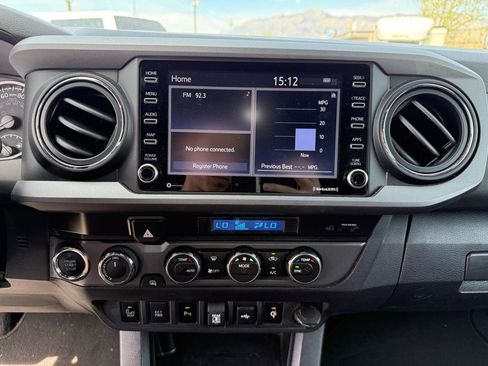 Used 2022 Toyota Tacoma TRD Sport w/ Technology Package image 12