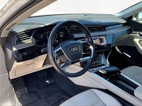 Used 2022 Audi e-tron Premium Plus w/ Premium Plus Package image 13