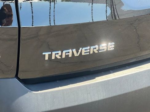 Used 2023 Chevrolet Traverse LT image 37