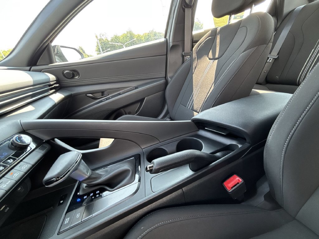 Used 2025 Hyundai Elantra Sport FWD image 22