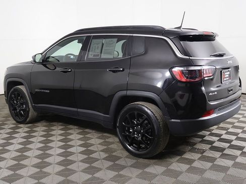 Used 2023 Jeep Compass Latitude image 11