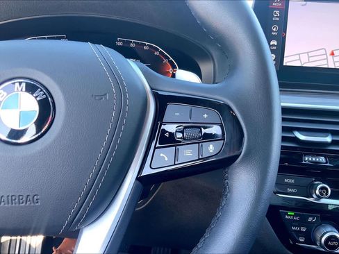 Used 2022 BMW 540i w/ Premium Package image 22