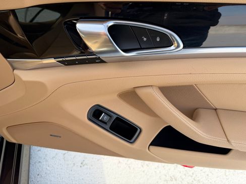 Used 2013 Porsche Panamera 4 Platinum Edition image 17