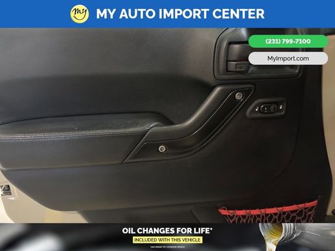 Used 2017 Jeep Wrangler Unlimited Rubicon w/ Quick Order Package 23Z Recon image 10