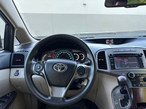 Used 2013 Toyota Venza LE FWD image 13