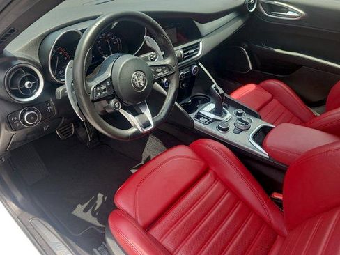Used 2023 Alfa Romeo Giulia Veloce RWD image 14